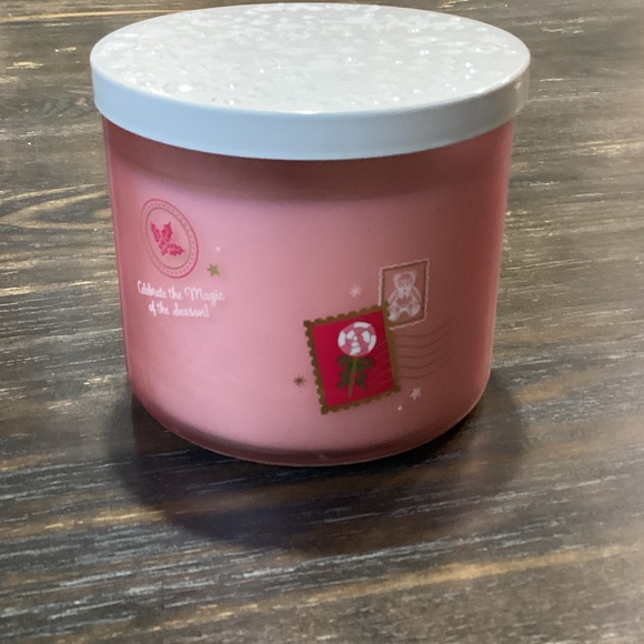 Bath & Body Works Crushed Candy Cane 3 Wick Candle - Picture 5 of 6